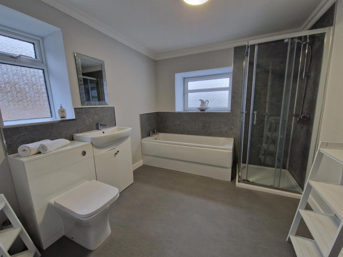 מרת'יר טידפיל Lewis Gethin House, Newly Renovated Cottage Sleeps 9, Close To Bike Park Wales מראה חיצוני תמונה
